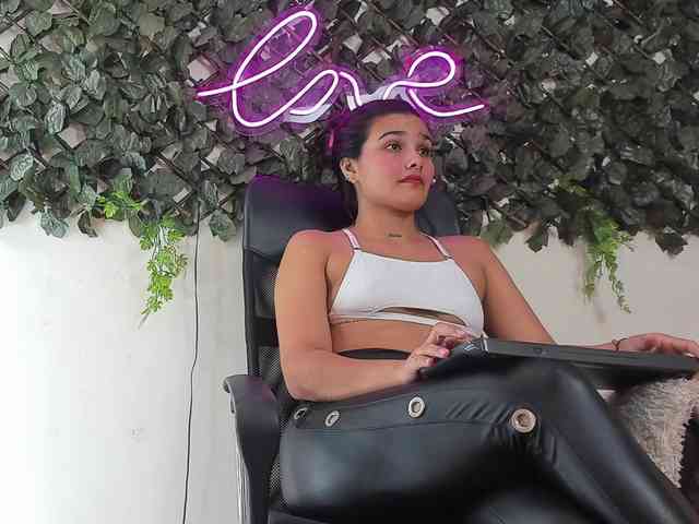 DestinyHills Live Webcam on BongaCams