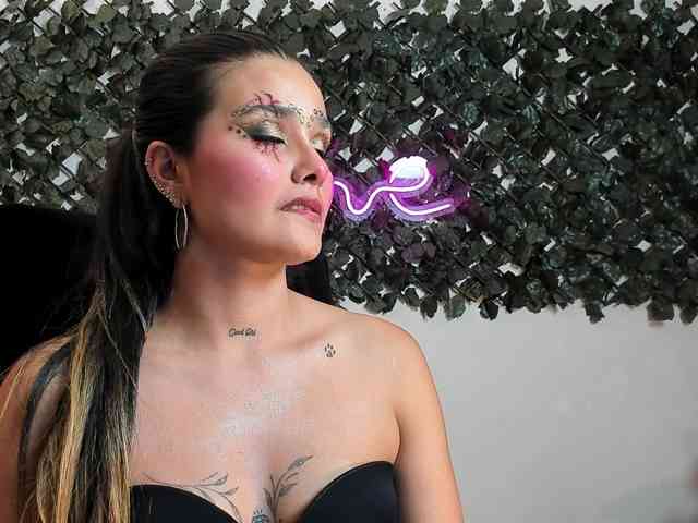 DestinyHills Live Webcam on BongaCams