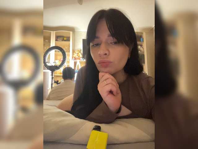 le modèle HellMor est en webcam porno dans un show sur le site bongacams, il possède les tags suivants: White/Caucasian,Brunette,Shaved