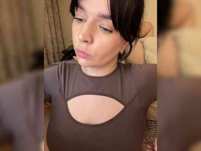 Este modelo está ao vivo agora. HellMor