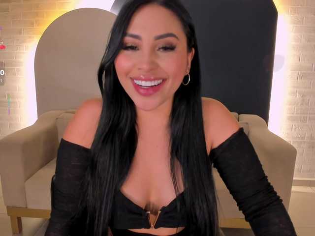 MiaRoberts1 live cam on BongaCams