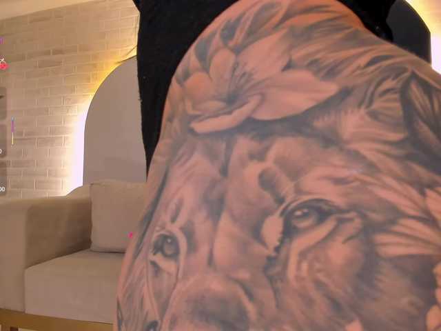 MiaRoberts1 live webcam show