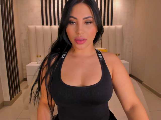 MiaRoberts1 live cam on BongaCams