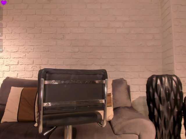 MiaRoberts1 live cam on BongaCams