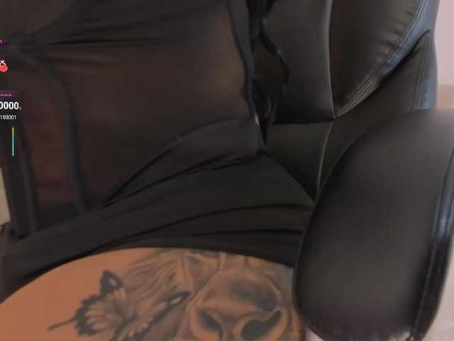 MiaRoberts1 live cam on BongaCams