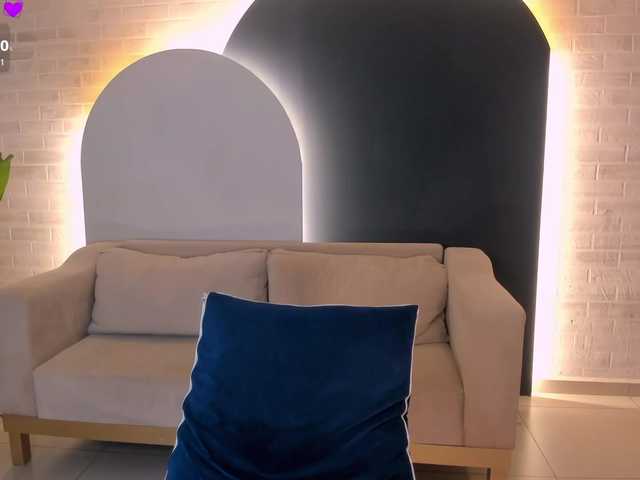 MiaRoberts1