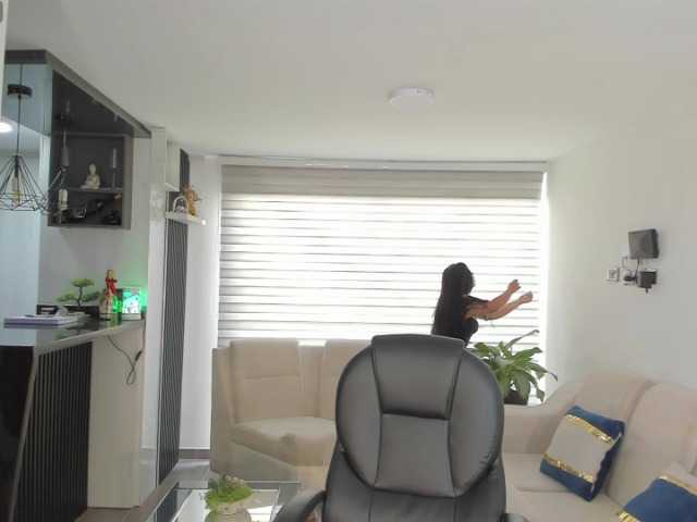 MiaRoberts1, en vivo ahora en BongaCams