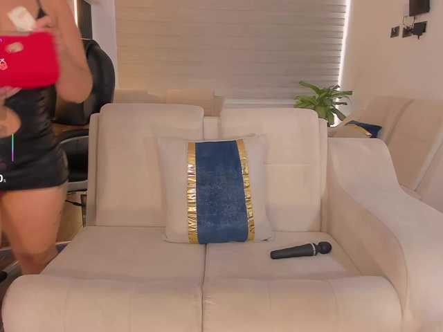 MiaRoberts1 live cam on BongaCams