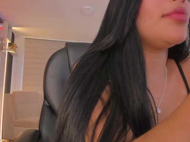 MiaRoberts1 live cam on BongaCams