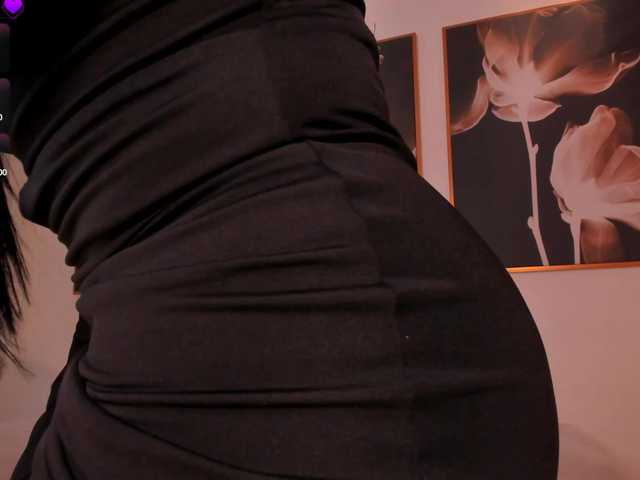 MiaRoberts1 live cam on BongaCams
