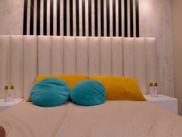 MiaRoberts1 live cam on BongaCams
