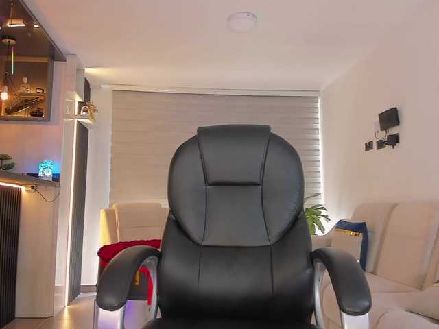 MiaRoberts1 live cam on BongaCams