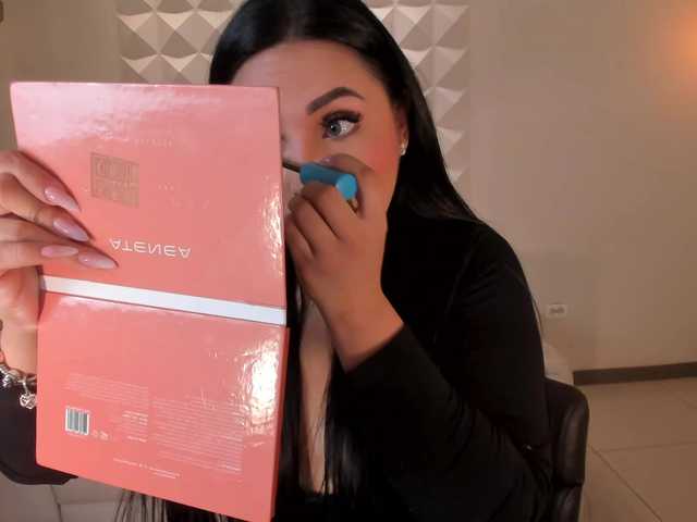 MiaRoberts1 live cam on BongaCams