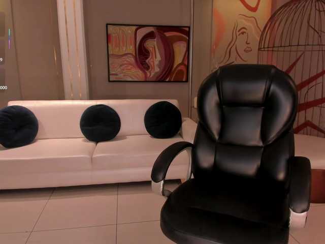 MiaRoberts1's BongaCams show and profile