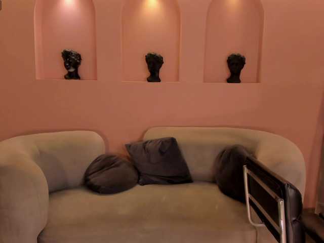 MiaRoberts1 live cam on BongaCams