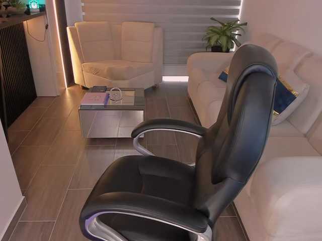 MiaRoberts1