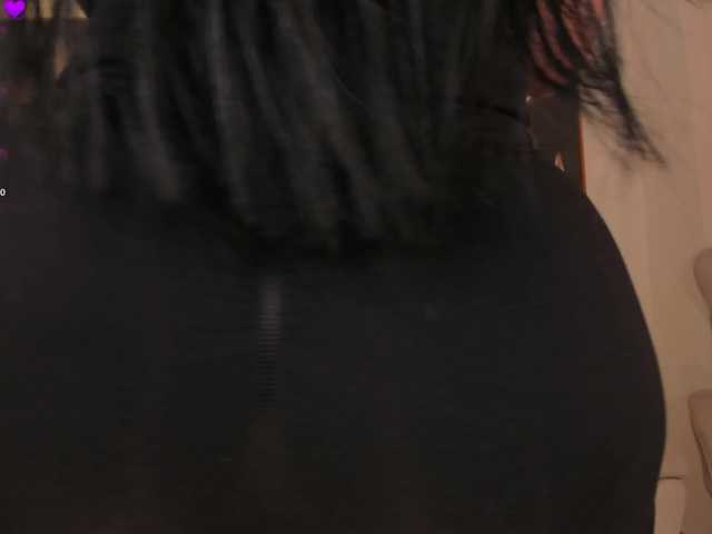 MiaRoberts1 live cam on BongaCams