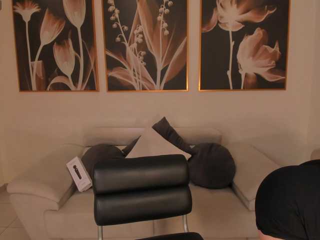 MiaRoberts1 live cam on BongaCams