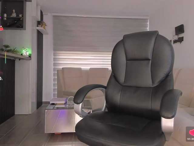 MiaRoberts1 live cam on BongaCams