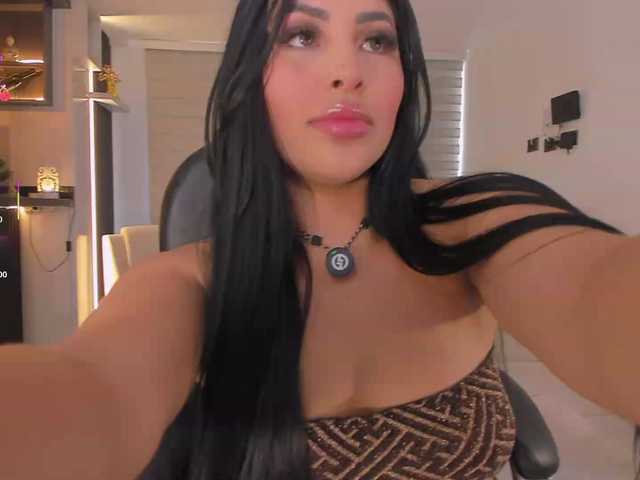 MiaRoberts1 live cam on BongaCams