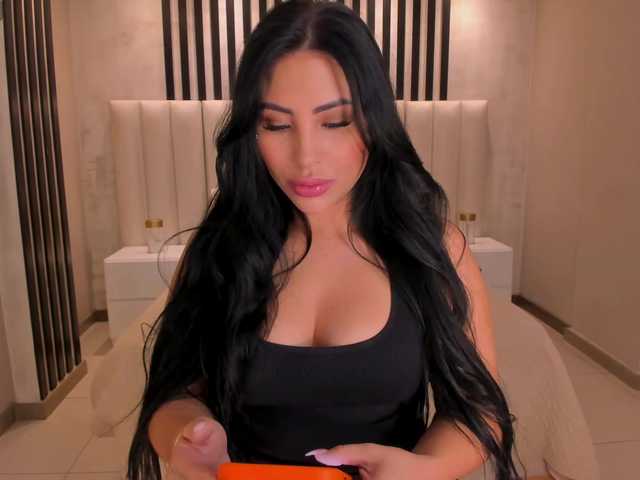 MiaRoberts1 live cam on BongaCams