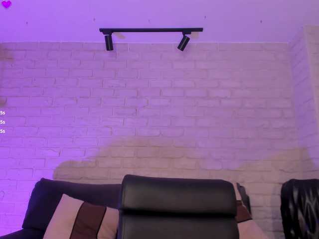 MiaRoberts1 live cam on BongaCams