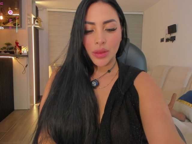 MiaRoberts1, en vivo ahora en BongaCams