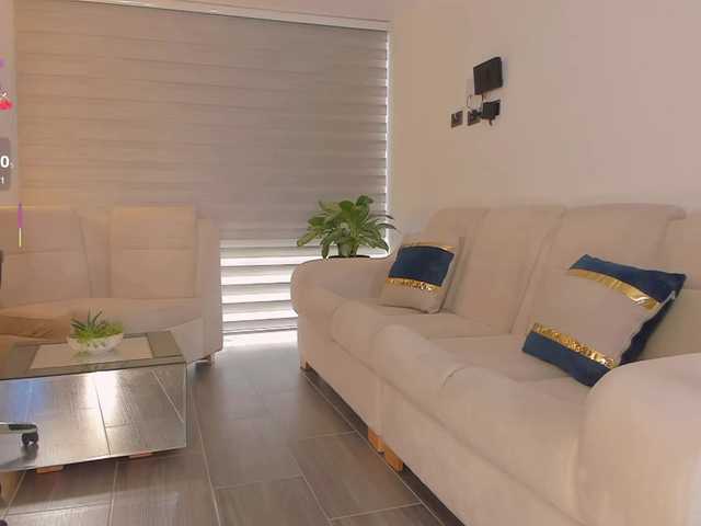 MiaRoberts1 live cam on BongaCams