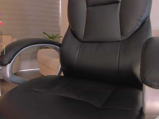 MiaRoberts1 live cam on BongaCams