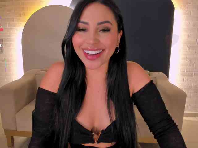 MiaRoberts1 Live Webcam on BongaCams