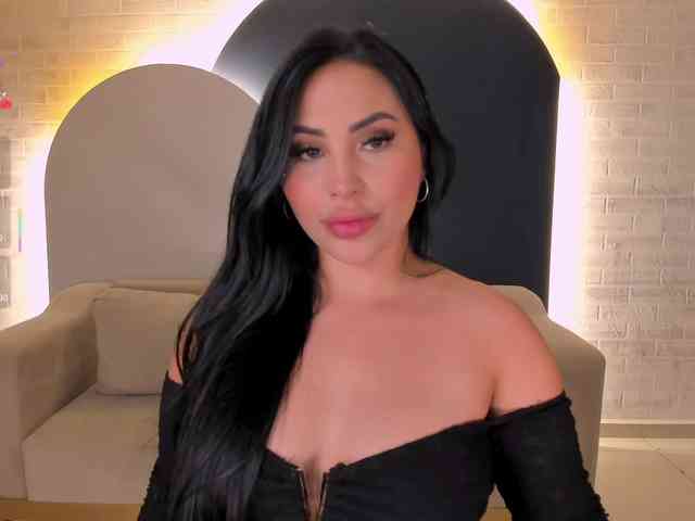 MiaRoberts1 Live Webcam on BongaCams
