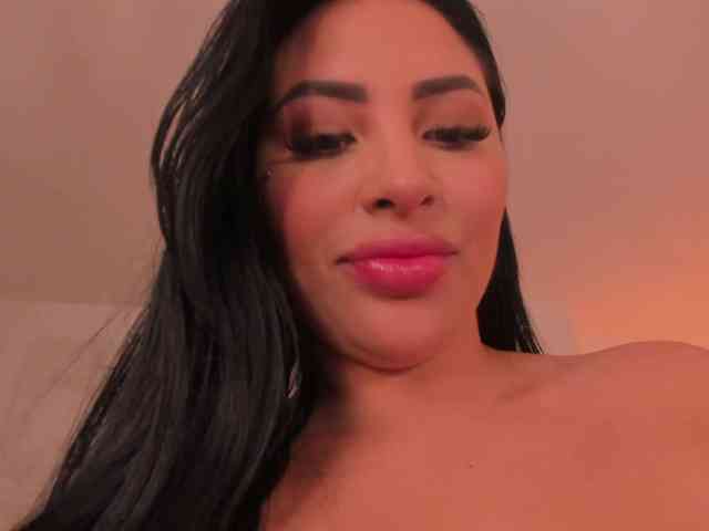 MiaRoberts1 webcam