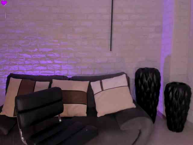 MiaRoberts1 webcam