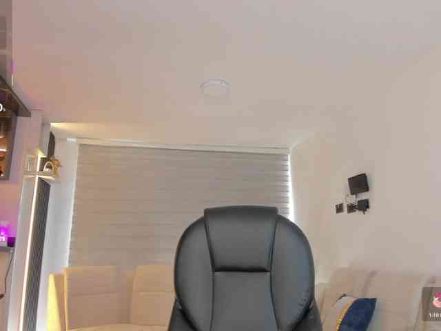 MiaRoberts1