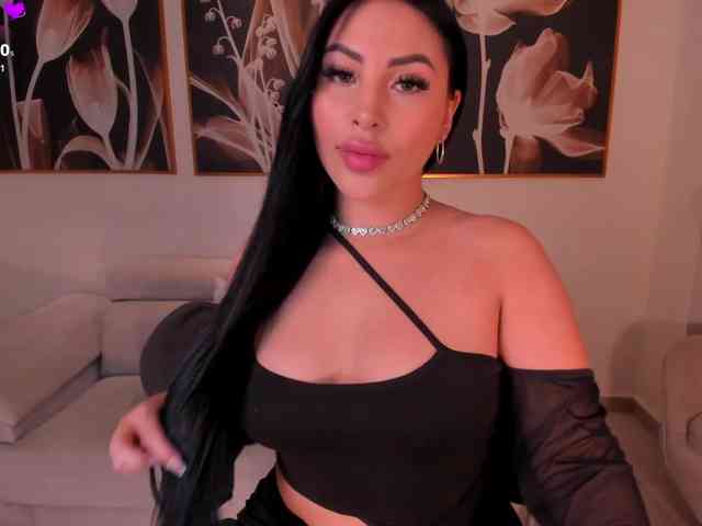 MiaRoberts1 MiaRoberts1