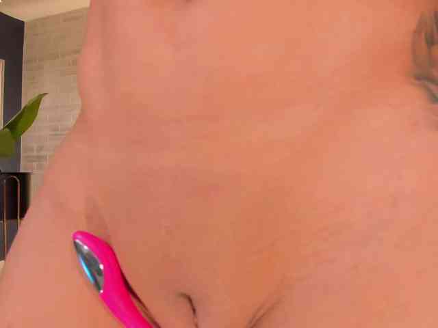 MiaRoberts1 webcam