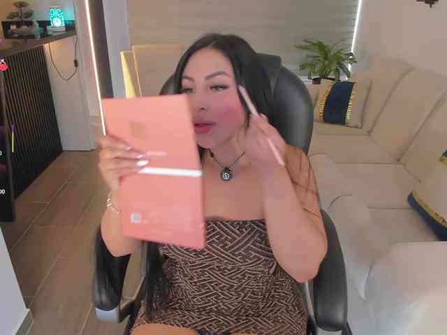 MiaRoberts1