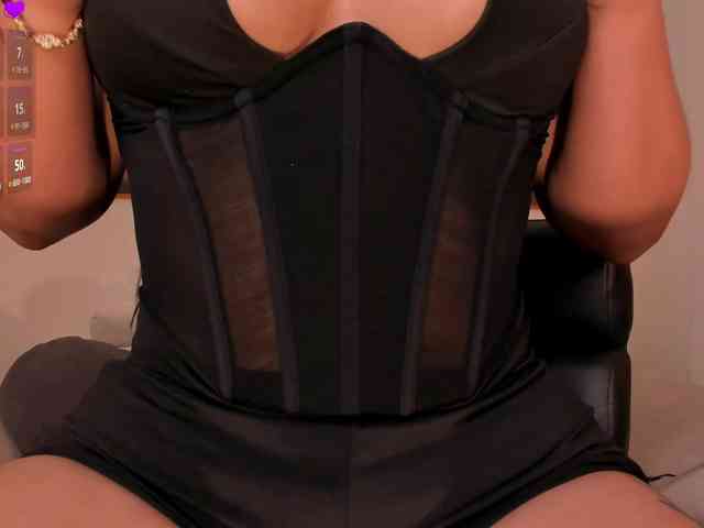 Modelo: MiaRoberts1