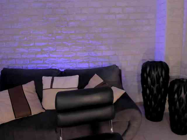 MiaRoberts1 webcam