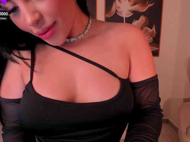 MiaRoberts1 webcam