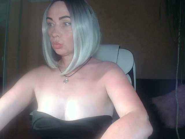 RoxolanaNiks live cam on BongaCams