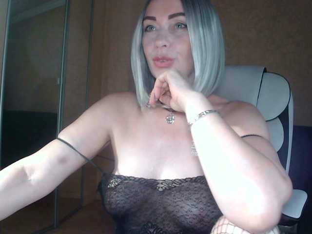 RoxolanaNiks live cam on BongaCams