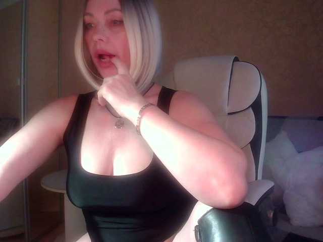 RoxolanaNiks's BongaCams show and profile