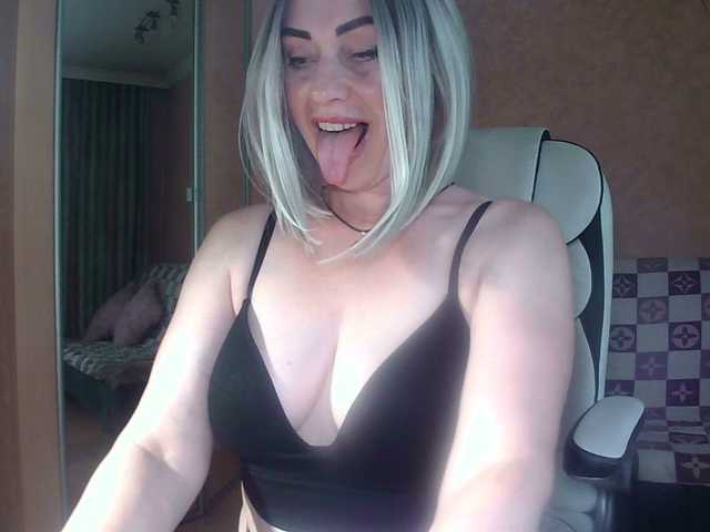 RoxolanaNiks live cam on BongaCams