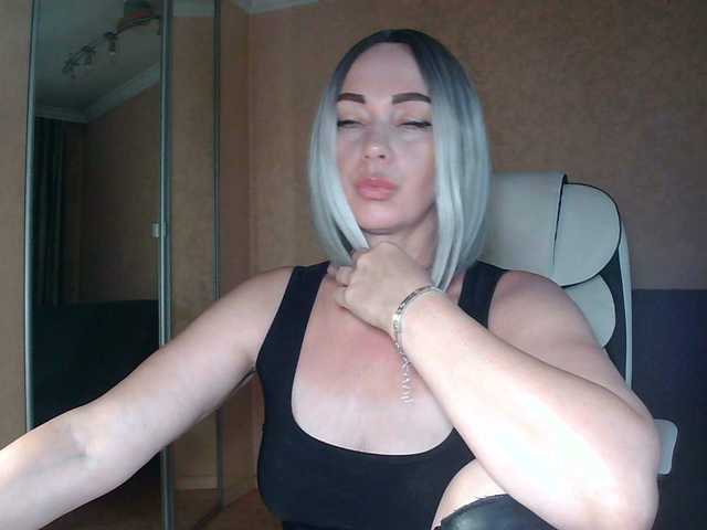 RoxolanaNiks live webcam show