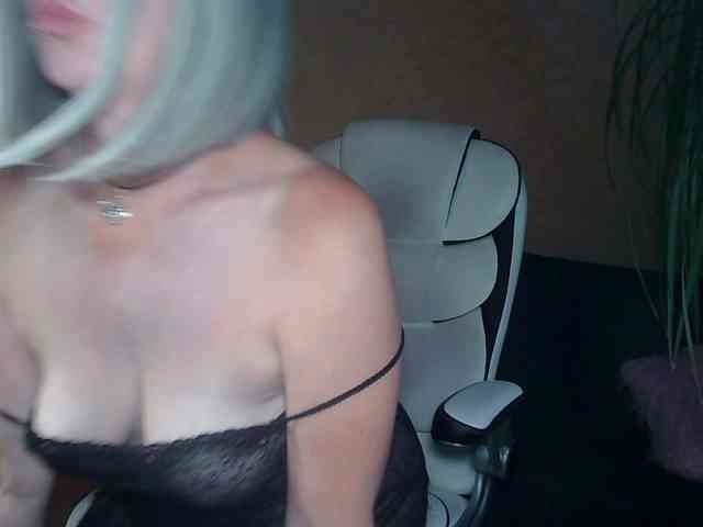 RoxolanaNiks Live Webcam on BongaCams