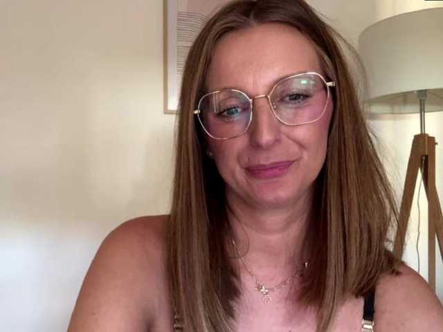 RachellaFox live cam preview