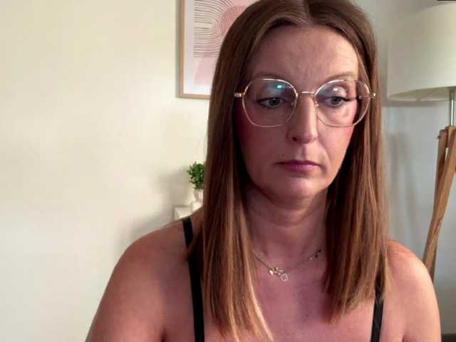 RachellaFox live cam preview