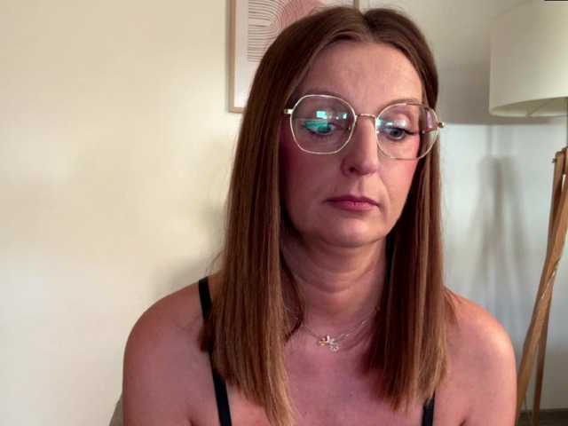 RachellaFox live cam preview