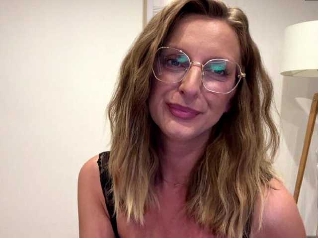 RachellaFox's BongaCams show and profile